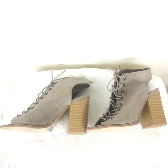 Torrid lace up cut open heel ankle boots size 9W - Picture 3 of 7